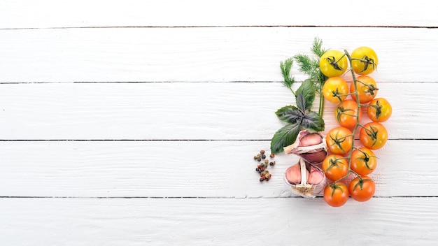 Zestaw kolorowych składników na blacie